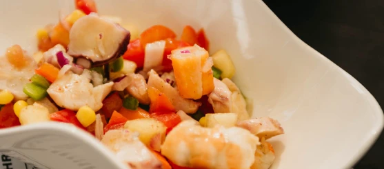 Salpicón de marisco con verduras frescas en Wine Not?, bar de tapas caseras en La Barrosa